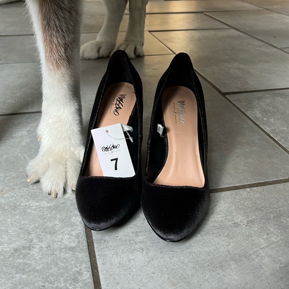 NWT. Charcoal Gray Velvet Block Heels with Almond Toe from Target. - Picture 2 of 4